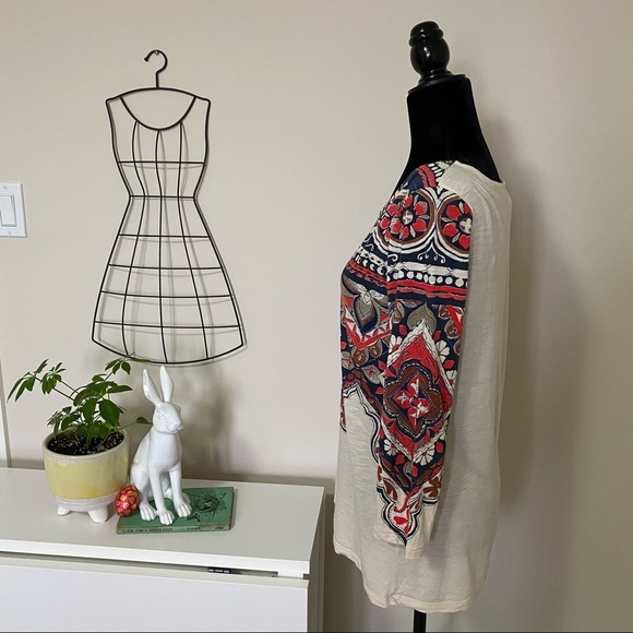 Intricate red and navy print cream top. - Picture 3 of 7